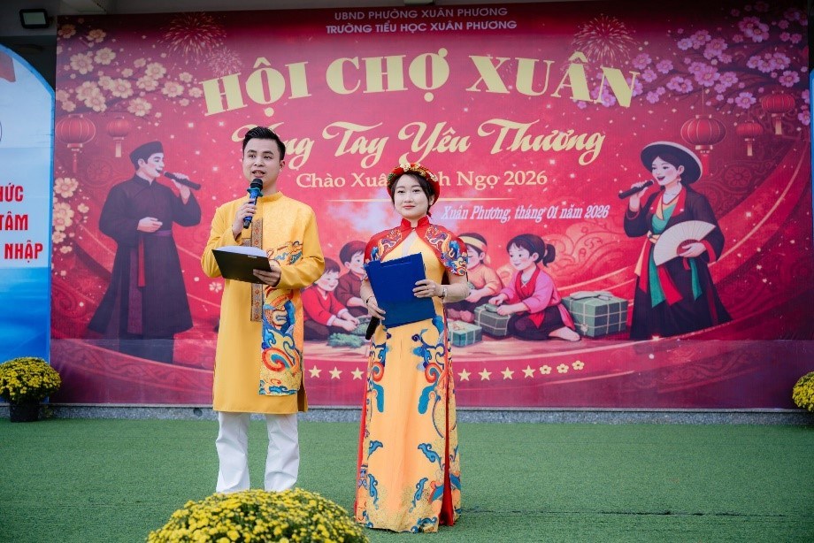 Hội chợ xuân “Vòng tay yêu thương” chào Xuân Bính Ngọ năm 2026 của trường tiểu học Xuân Phương phường Xuân Phương